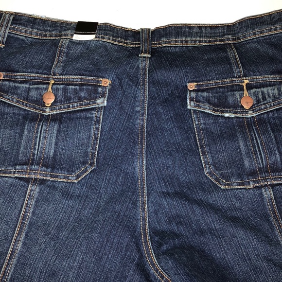 Lane Bryant Venezia Pedal pusher length - Picture 5 of 7